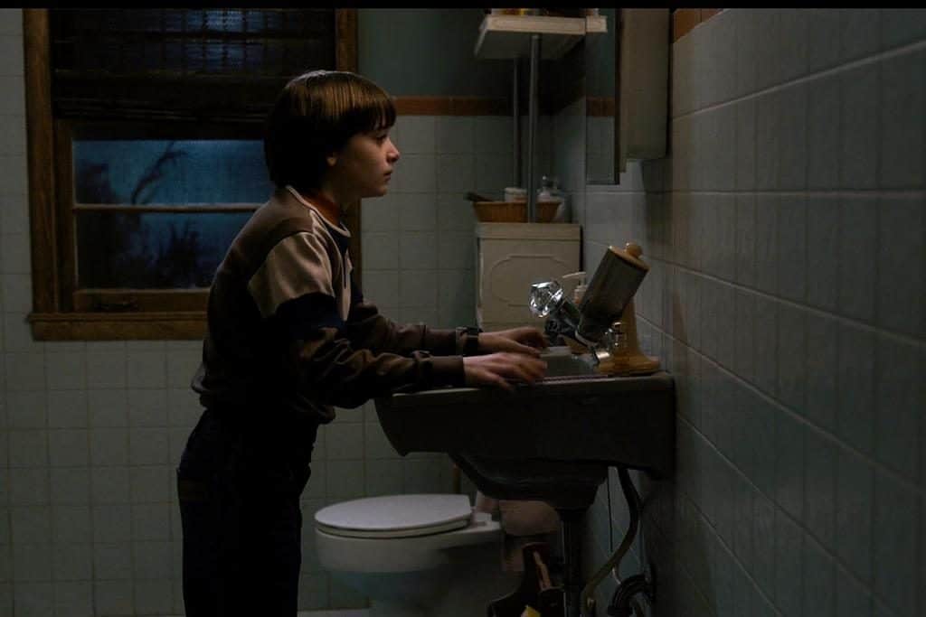 stranger-things-bathroom-1024x683